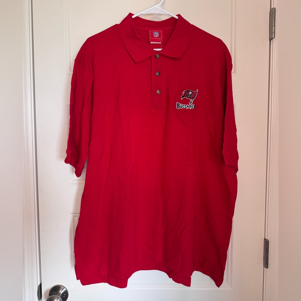 Tampa Bay Buccaneers Men’s Polo - Size XL - NEW w/tags